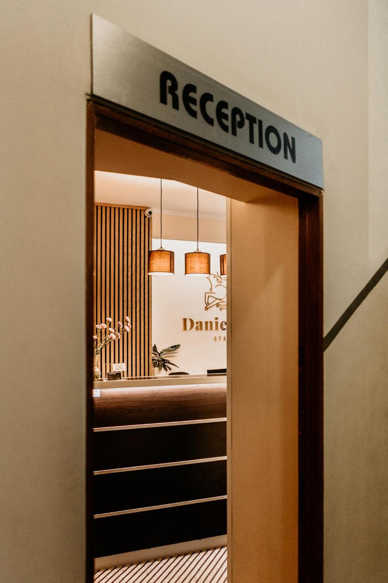 Daniel Griffin Aparthotel By Artery Hotels Krasków Exterior foto